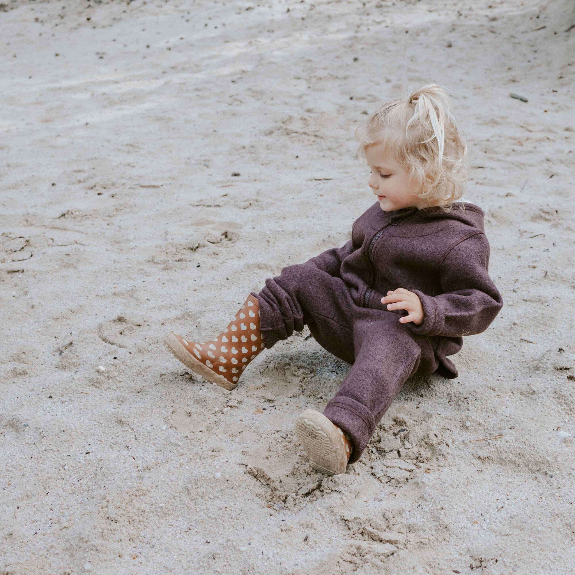 Walk Hose | Essential Chocolate